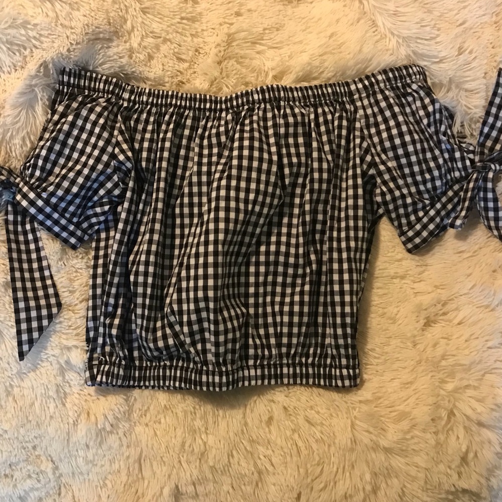 NEVER BEEN WORN Gingham off the shoulder croptop